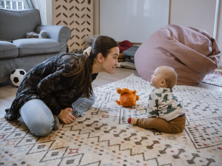 Nanny sharing, czyli forma opieki łączonej dla dzieci  w domach – nowy trend w Polsce?