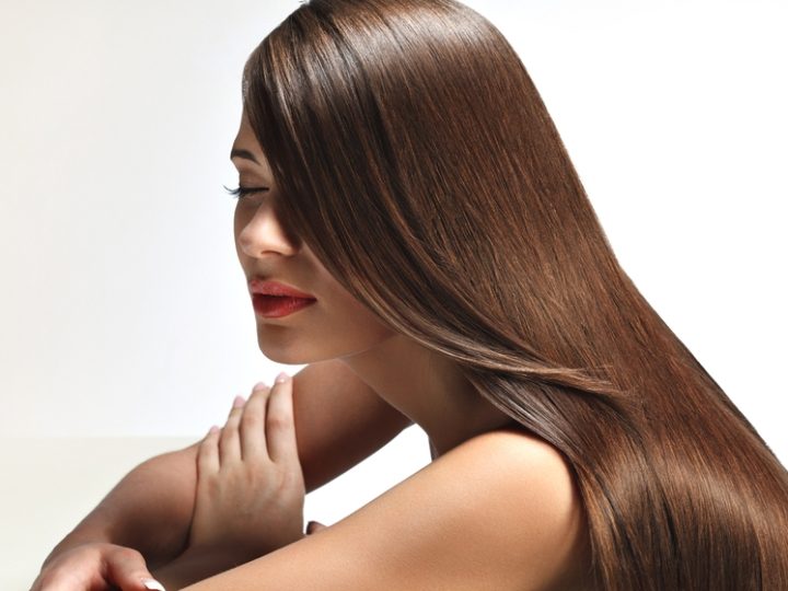 Jesienna odnowa włosów  – 8 wskazówek, jak zregenerować i wzmocnić włosy po lecie.