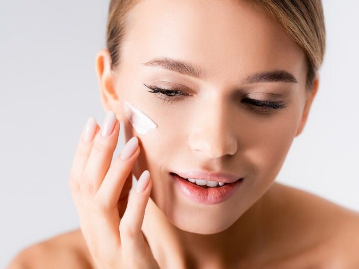 Jak zadbać o barierę hydrolipidową – 5 kremów do twarzy, które wzmocnią tarczę ochronną skóry