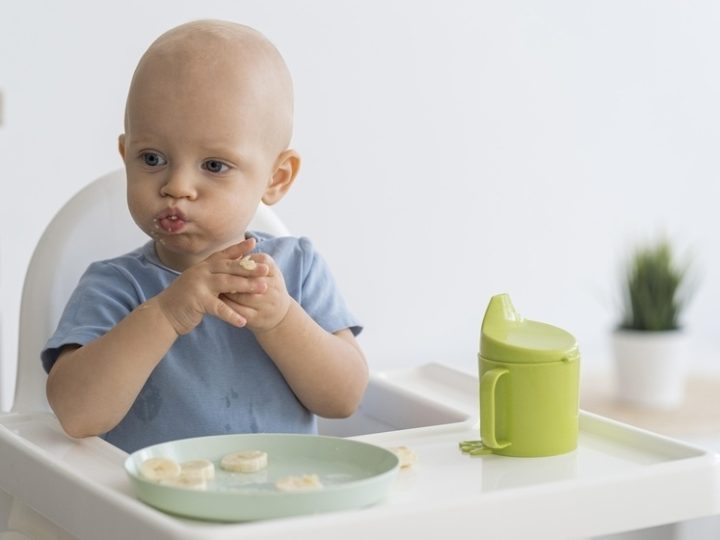 Jak rozszerzać jadłospis niemowlęcia z głową?
