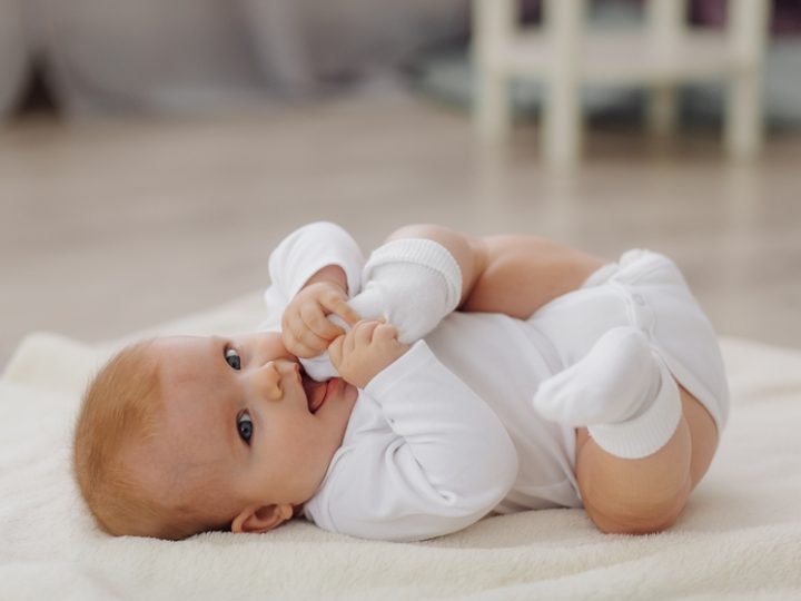Jak wspierać prawidłowy rozwój niemowlęcia, które nie jest karmione piersią?